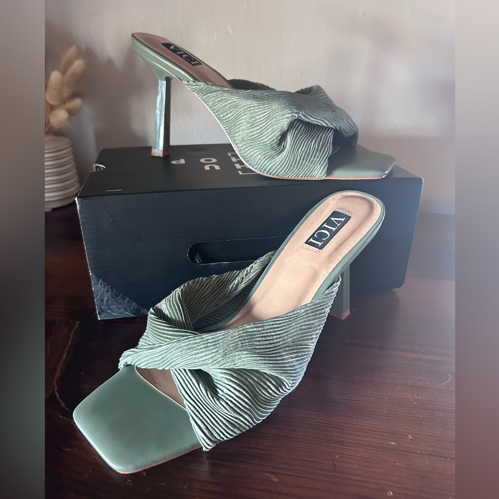 Vici Green Women's Heeled Sandals